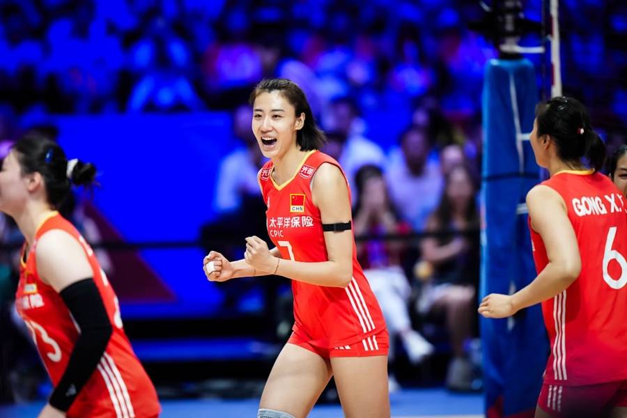 中国女排最后关头救险，海港力保胜局拿下系列赛